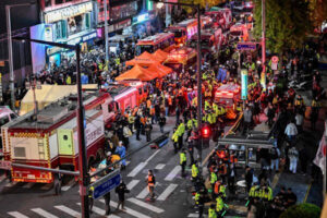 Świadkowie tragedii w Seulu: Pod naporem tłumu ludzie nie mogli oddychać, „padali jak domino”