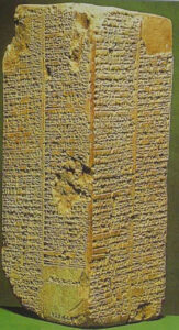 Gliniany graniastosłup z tekstem „Sumeryjskiej listy królów”, kopia WB / WB 444 (kopia G u Glassnera) (autorstwa 俞磊 / <a href="https://commons.wikimedia.org/w/index.php?curid=22442808">domena publiczna</a>)