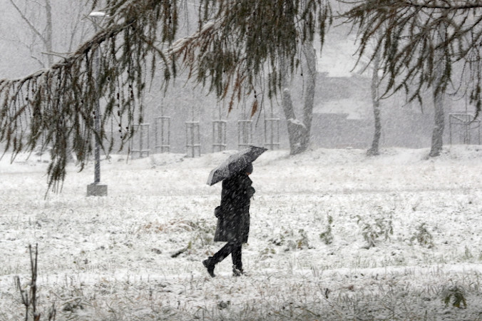 Opady śniegu w Zakopanem, 18.11.2022 r. (Grzegorz Momot / PAP)