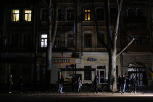 Fotoreporter PAP: Odessa pogrążona jest w ciemności, a osiedla wyją od generatorów prądu