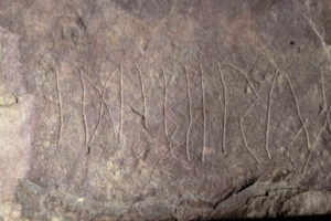 Najstarszy na świecie kamień runiczny wystawiony w Oslo, Norwegia, 12.01.2023 r., wydane 17.01.2023 r. (Javad Parsa/PAP/EPA)