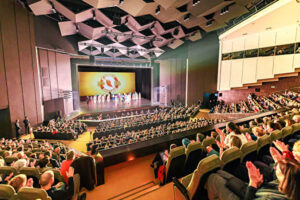 „Kunszt i wirtuozeria” – spektakl Shen Yun w Bydgoszczy urzekł publiczność