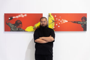 „Każde dzieło, które tworzą jego ręce, rodzi się z wielkiej odwagi tego artysty” – w warszawskim CSW otwarto wystawę Badiucao