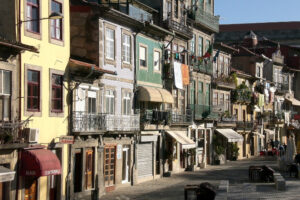 W Portugalii posiadacze pustych domów zobowiązani przez parlament do ich wynajęcia