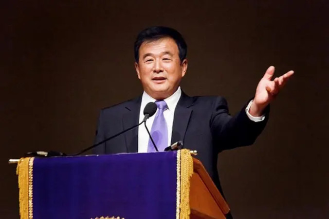 Pan Li Hongzhi zwraca się do publiczności podczas konferencji Falun Dafa, która odbyła się w Waszyngtonie 25 lipca 2010 r. (Mark Zou / The Epoch Times)