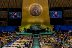 Prezydent Ukrainy Wołodymyr Zełenski przemawia podczas 78. sesji Zgromadzenia Ogólnego Narodów Zjednoczonych w siedzibie ONZ w Nowym Jorku, Nowy Jork, USA, 19.09.2023 r. (JUSTIN LANE/PAP/EPA)
