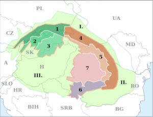 1. Zewnętrzne Karpaty Zachodnie 2. Centralne Karpaty Zachodnie 3. Wewnętrzne Karpaty Zachodnie 4. Zewnętrzne Karpaty Wschodnie 5. Wewnętrzne Karpaty Wschodnie 6. Karpaty Południowe 7. Góry Zachodniorumuńskie i Wyżyna Transylwańska I. Podkarpacie II. Równiny Południoworumuńskie III. Kotlina Panońska (PM / P – praca własna / <a href="https://commons.wikimedia.org/w/index.php?curid=7800648">domena publiczna</a>)