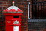 Brytyjskie media: Chiny zalewają rynek tysiącami fałszywych znaczków pocztowych