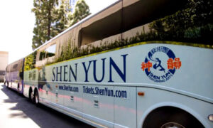 Autobusy Shen Yun od dawna są celem sabotażu. Ostatnio nasiliły się groźby pod adresem zespołu artystycznego, który przedstawia „Chiny sprzed komunizmu” (The Epoch Times)