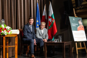 Były piłkarz reprezentacji Polski Władysław Żmuda (po lewej) i trener piłkarski Zbigniew Kozłowski podczas uroczystości wręczenia Aktu Nadania Honorowego Obywatelstwa Miasta Lublin, 13.06.2024 r. (Wojtek Jargiło / PAP)