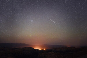 Meteor widziany nad Parkiem Narodowym Bryce Canyon w stanie Utah, 2016 r. (Ethan Miller via Getty Images)