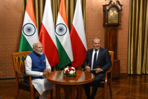 Premier Donald Tusk (po prawej) oraz premier Republiki Indii Narendra Modi (po lewej) podczas spotkania w siedzibie KPRM w Warszawie, 22.08.2024 r. (Radek Pietruszka / PAP)