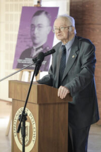 Maciej Janaszek podczas uroczystości przekazania archiwum jego ojca, szefa Sztabu Zgrupowania AK „Radosław” ppłk. Wacława Janaszka, ps. „Bolek”, zorganizowanej przez Archiwum Akt Nowych, Ordynariat Polowy WP w Warszawie, 30.08.2024 r. (Tomasz Gzell / PAP)