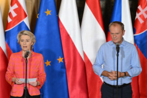 Przewodnicząca Komisji Europejskiej Ursula von der Leyen i premier Donald Tusk podczas konferencji prasowej po spotkaniu we Wrocławiu, 19.09.2024 r. (Maciej Kulczyński / PAP)