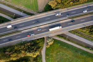 Od 1 listopada więcej dróg z opłatami od ciężarówek i autobusów