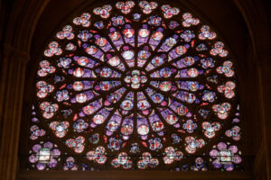 Południowa rozeta katedry Notre-Dame de Paris przed oficjalną ceremonią ponownego otwarcia, Paryż, Francja, 7.12.2024 r. (LUDOVIC MARIN/POOL/PAP/EPA)