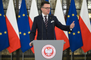 Marszałek Sejmu Szymon Hołownia na briefingu prasowym w Warszawie, 8.01.2025 r. Marszałek Hołownia ogłosił, że wybory prezydenckie odbędą się 18 maja (Marcin Obara / PAP)