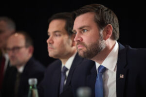 Wiceprezydent USA J.D. Vance podczas spotkania z prezydentem Ukrainy Wołodymyrem Zełenskim w Monachium w Niemczech, na marginesie dorocznej Monachijskiej Konferencji Bezpieczeństwa, MSC, 14.02.2025 r., zdjęcie udostępnione przez służby prasowe prezydenta Ukrainy (UKRAINIAN PRESIDENTIAL PRESS SERVICE HANDOUT/PAP/EPA)