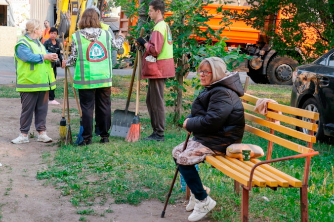 Charków nie poddaje się po ostatnich atakach Rosji, ludzie sprzątają zniszczenia i cieszą się życiem