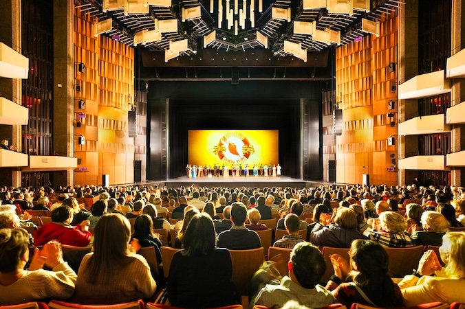 Od gróźb bombowych po kampanie oszczerstw: Jak Pekin atakuje amerykański zespół taneczno-muzyczny w Kanadzie