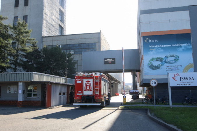 Trwa akcja w kopalni Knurów – ratownicy próbują dotrzeć poszkodowanego górnika
