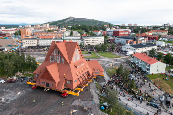 W Kirunie rozpoczęła się operacja przetransportowania zabytkowego kościoła w nowe miejsce
