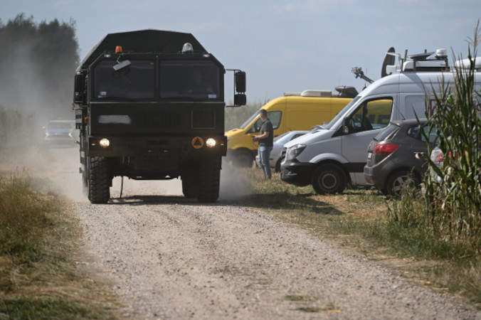 Prokurator: W Osinach spadł „spory dron wojskowy”. Oględziny miejsca zdarzenia będą kontynuowane