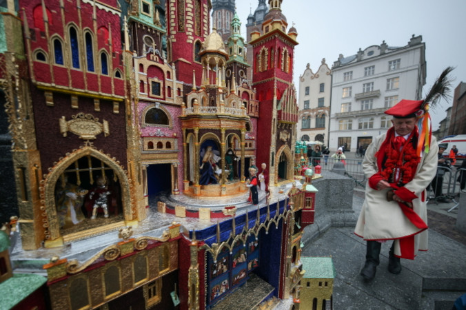 Na krakowskim Rynku rozpoczął się 83. konkurs tradycyjnych szopek. W miniaturowych arcydziełach można podziwiać również figurki znanych postaci