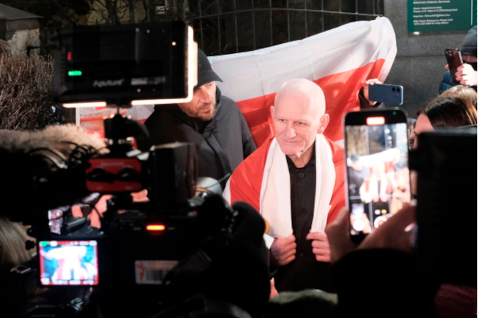 Władze w Mińsku uwolniły 123 więźniów politycznych, nie ma wśród nich Andrzeja Poczobuta