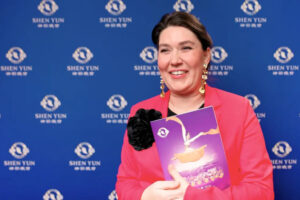 Shen Yun wywarło wrażenie na kierownik chóru: „Niesamowite przeżycie”