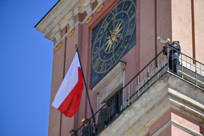 W Dniu Flagi RP podniesiono flagę państwową na Wieży Zegarowej Zamku Królewskiego