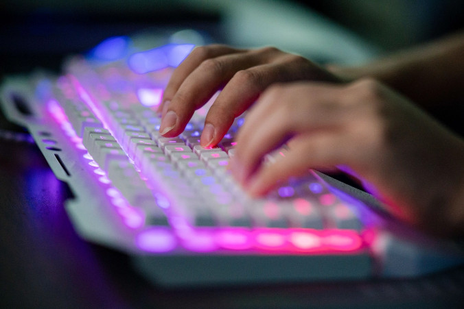 MC: Cyberprzestępcy rekrutują się do organizacji, by je zinfiltrować i wykraść dane