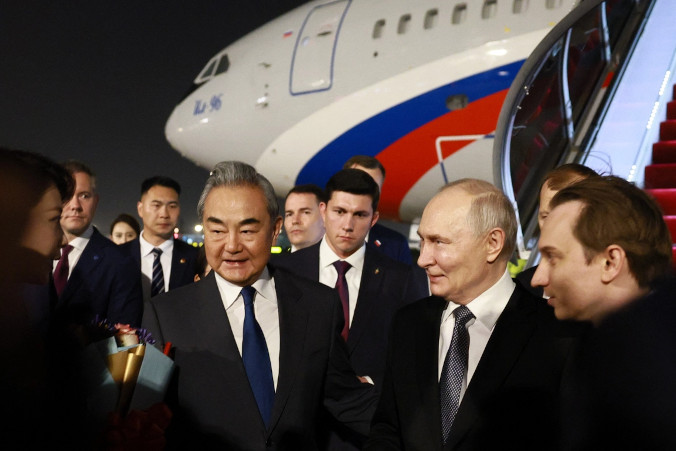Putin spotkał się z Xi, obaj chwalą postępy w strategicznych relacjach Chin i Rosji