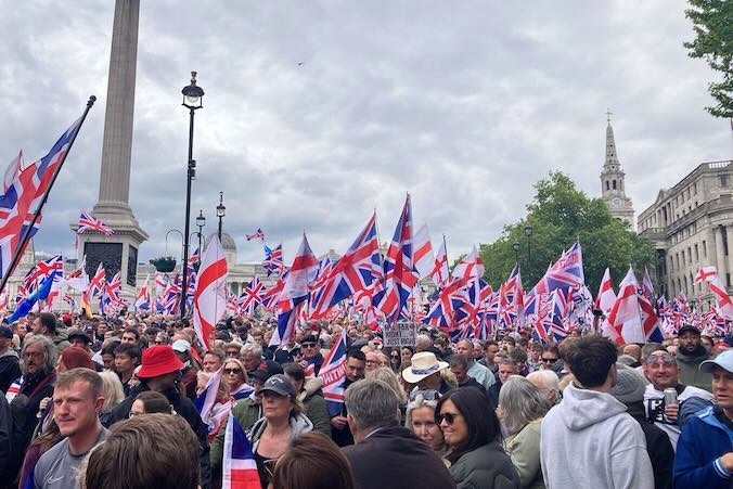 Dziesiątki tysięcy osób uczestniczyły w wiecu Tommy’ego Robinsona „Unite the Kingdom” w Londynie
