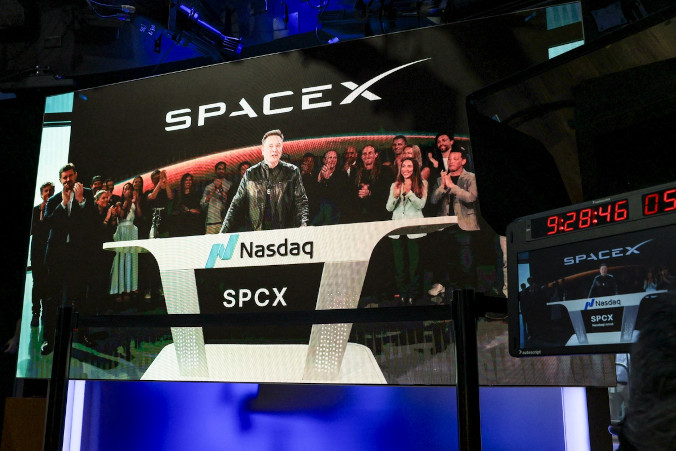Elon Musk staje się pierwszym bilionerem na świecie, a akcje SpaceX gwałtownie rosną w dniu debiutu giełdowego