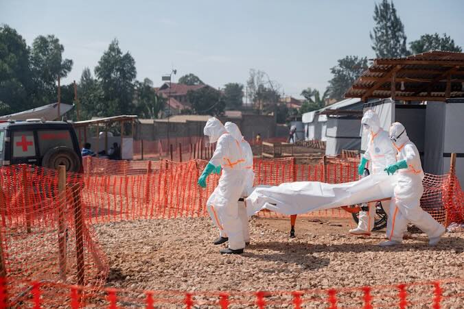 W Kongo gwałtownie rośnie liczba zachorowań i zgonów spowodowanych wirusem Ebola w miarę rozprzestrzeniania się epidemii