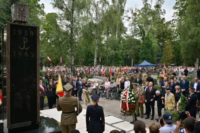 Przed Pomnikiem Gloria Victis w godzinę „W” oddano hołd powstańcom warszawskim