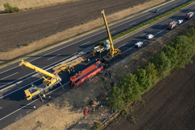 Według MSZ 10 pasażerów autokaru, który uległ wypadkowi na Węgrzech, jest w stanie poważnym. Nie żyje 12 osób