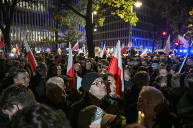 Prezydent Nawrocki powrócił do kraju w związku z wydarzeniami przed Trybunałem Konstytucyjnym